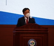 "팍팍한 시민 삶에 희망과 용기 드릴 것" 홍남표 창원특례시장 취임