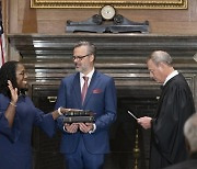 美 첫 흑인여성 대법관 취임..女대법관 4명 동시 재임도 처음