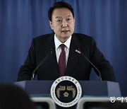 尹 "한미일 정상, 북핵 논의 5년만..군사적 안보협력 재개 합의"