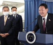 윤 대통령 "나토 참석은 中 배제 아냐.. 가치·규범 지키려는 행동"