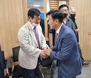 [포토]김동근 의정부시장, 브리핑룸에서 첫 인사