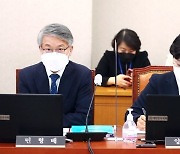 '검수완박' 민주당과 이별 2개월..양향자·민형배 극과극 운명
