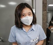 29일만에 국회 온 박지현 "이재명, 당대표 출마 안돼"
