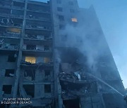 러시아, 뱀섬 철수 하루만에 오데사 아파트 폭격..최소 19명 사망