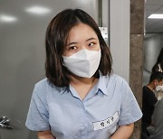 '용감한 여정'에 참석하는 박지현 전 더불어민주당 비상대책위원장