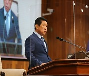 권혁열 11대 강원도의회 전반기 의장 첫 본회의 진행