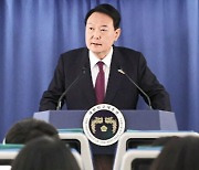 윤 대통령 "한미일 정상, 군사안보 협력 합치"