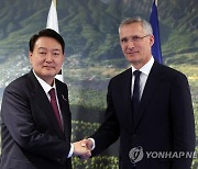 尹, 나토 총장 면담.."새 파트너십·대표부 개설로 협력 확대"