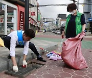 김철우 보성군수, 취임식 대신 직원들과 시가지 청소