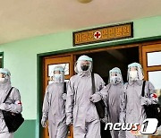 코로나19, '대북 전단'으로 유입 주장한 북한.."색다른 물건 접촉 금지"