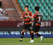 [K리그1 리뷰] '김승대 멀티골!' 포항, 울산에 2-0 승..3위 도약