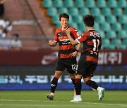 '김승대 멀티골' 포항, 동해안더비서 2-0 승리