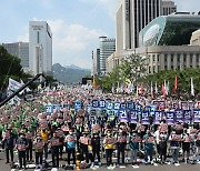 "尹정부 규탄" 폭염 속 민주노총 '도심 집회'..삼각지까지 행진[종합]