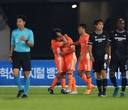 '김영빈-정승용 골' 강원, 성남에 2-0 승리..원정 첫 승