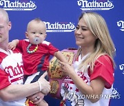 USA NEW YORK NATHANS HOT DOG E?ATING CONTEST