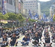 경남 노동단체 "하청노동자 파업에 대우조선·산은 해결 나서야"