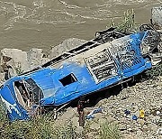 파키스탄 버스 추락으로 19명 숨지고 14명 부상