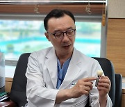 [명의를 찾아서] 김용덕 부산대치대 교수 "잇몸뼈 없어도 임플란트 할 수 있어.. 무치악증 환자 희망 가져야"