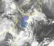 태풍 에어리는 일본으로..한국은 체감 '35도'에 곳곳 소나기