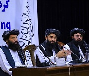 아프간 이슬람 성직자들, 여성 교육 재개 끝내 침묵
