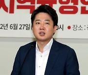 '이준석 윤리위' 목전으로..윤심·여론전, 돌파구 사활