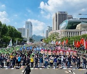 민주노총 서울서 대규모 집회..세종대로·무교로·을지로 등 도로·인도 혼잡