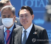 나토서 '가치연대' 합류한 尹정부..대중관계 재설정은 도전(종합)