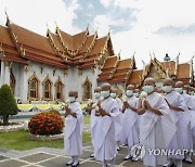 THAILAND RELIGIONS BUDDHISM