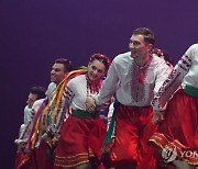 국제청소년연합 월드캠프 개막 축하공연하는 우크라이나 댄스팀