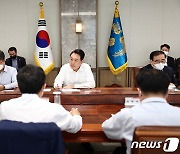 [속보] 尹대통령 "이번주부터 활기차게, 속도감 있게 일합시다"