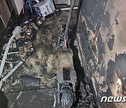 '펑' 킥보드 충전중 폭발 화재..어린이 3명 아파트 베란다서 구조(종합)