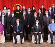 '893일만의 외출' 시진핑, 함께 사진찍은 홍콩의원 확진