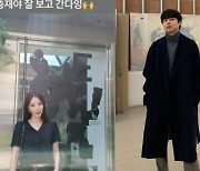 '꽃미남 작가' 김충재, 이제 '톱✭' 보아까지 전시회 초대라니..성공했네!