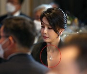'6200만원' 명품 목걸이 소화한 김건희 여사의 패션 외교