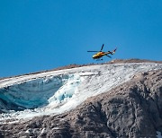 돌로미티 빙하 덩어리 덮쳐 적어도 7명 사망 "여전히 13명 실종"