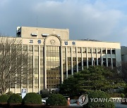 경찰 수사 중 도자기 깨 7억원 손배소송..법원 "2천만원 배상"