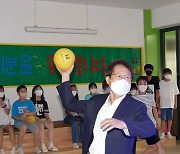 XR 체육수업 체험하는 조희연 서울시교육감
