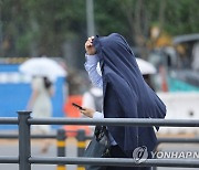 [날씨] 전국 무더위 속 소나기..서울 낮 최고 33도