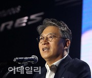 [포토]쌍용차 토레스 미디어 쇼케이스에서 인사말하는 곽재선 KG그룹 회장