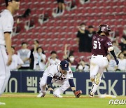 키움, 9회 2아웃 후 역전극으로 9연승..SSG는 추신수 끝내기포 승리(종합)