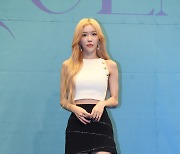 [포토]우주소녀 다원, 큰 키 뽐내며