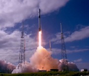 한국 최초 달 궤도선 '다누리' 미국 발사장으로 이송 시작