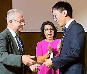 June Huh wins the 2022 Fields Medal, highest award in math