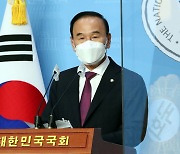 경찰, 수사 22개월만에 '특혜수주 논란' 박덕흠 의원 무혐의 결정