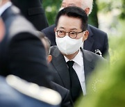 '서해피격·강제북송' 자체 조사한 국정원, 박지원·서훈 고발