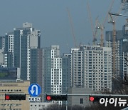 찬바람 '쌩쌩' 부동산시장..강남·서초만 신고가 '속출'