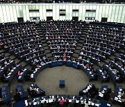 그린피스 "원전·가스가 녹색?"..유럽의회에 법적대응 예고