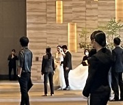 '코오롱 4세' 이규호 결혼..이재용·최태원·구광모 등 재계 총수 총출동