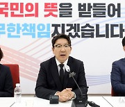 與 "박지원·서훈, 경악할 국가안보농단..철저히 수사해야"