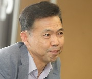 홍장표 KDI 원장 "KDI는 정권 나팔수 아냐"..권성동 "후안무치한 변명"